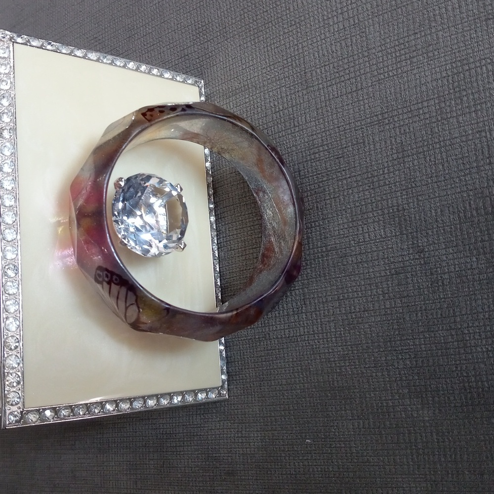 Vintage Chunky Lucite Faceted Resin Bangle Silver Glitter Multicolor Butterfly - Picture 3 of 13